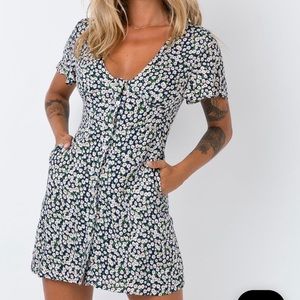 Floral mini dress with buttons and pockets